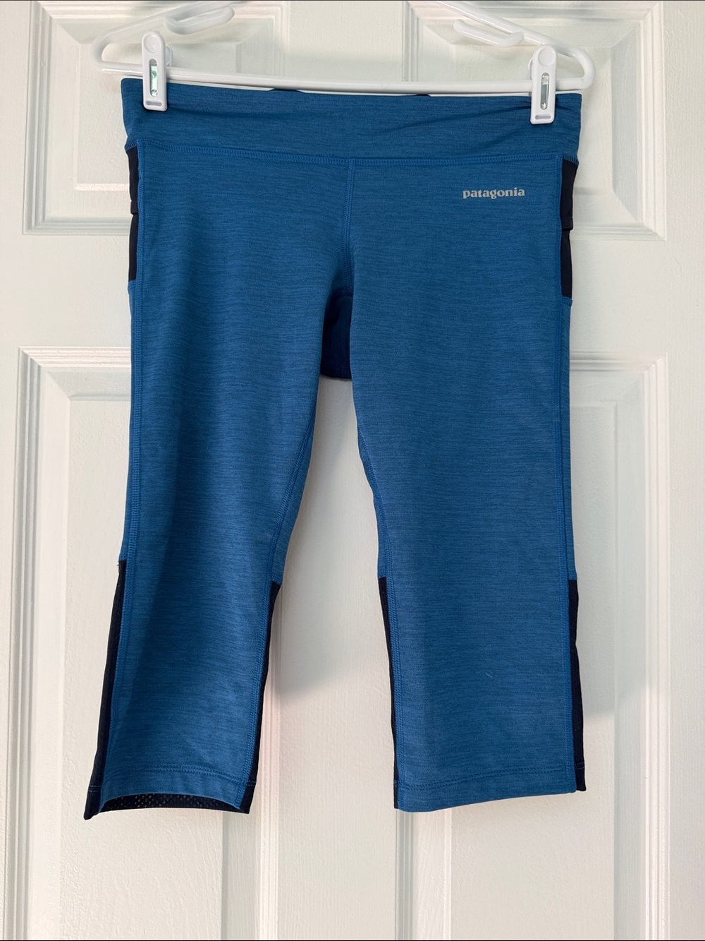 Patagonia Women’s Blue Athletic Running Capri Leggings Tights size Medium